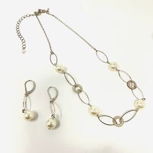 Vtge AVON Faux Pearl Necklace And Earring Set Signed Silver Tone Leaf Chain 16"